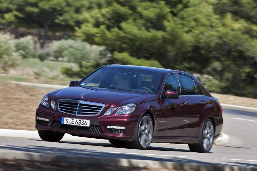 Mercedes-Benz E63 AMG 2012 года  (фото 1 из 30)